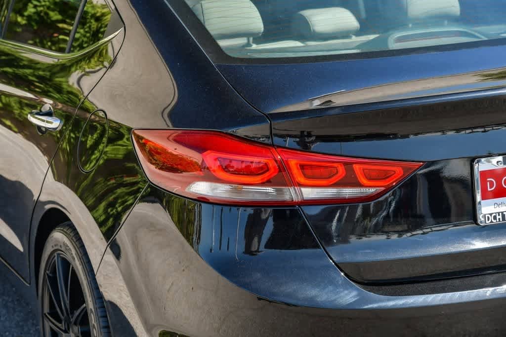 Thumbnail: 2017 Hyundai Elantra - 9