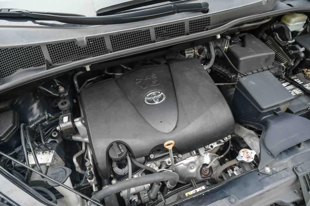 Thumbnail: 2020 Toyota Sienna - 27