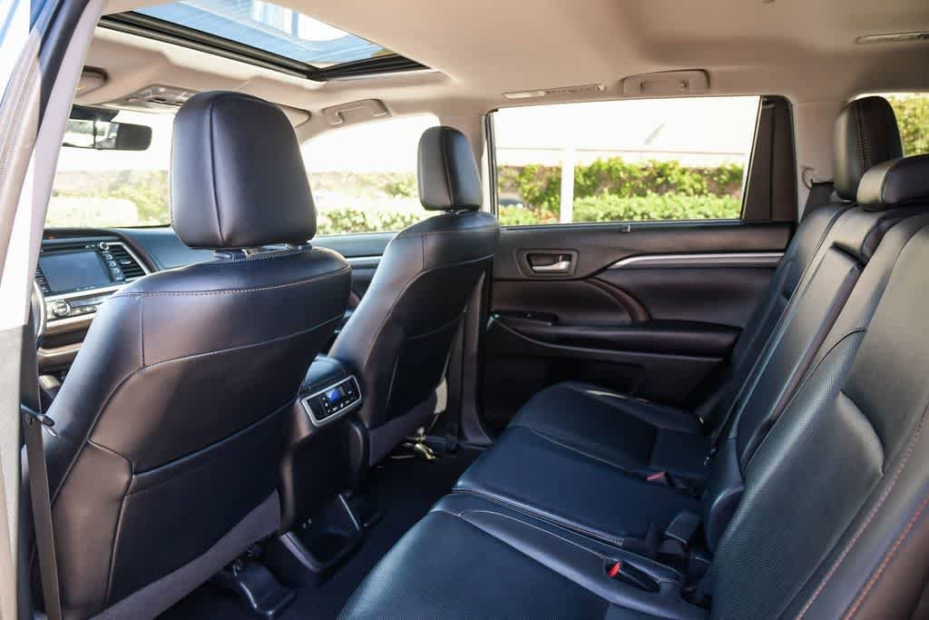Thumbnail: 2019 Toyota Highlander - 18