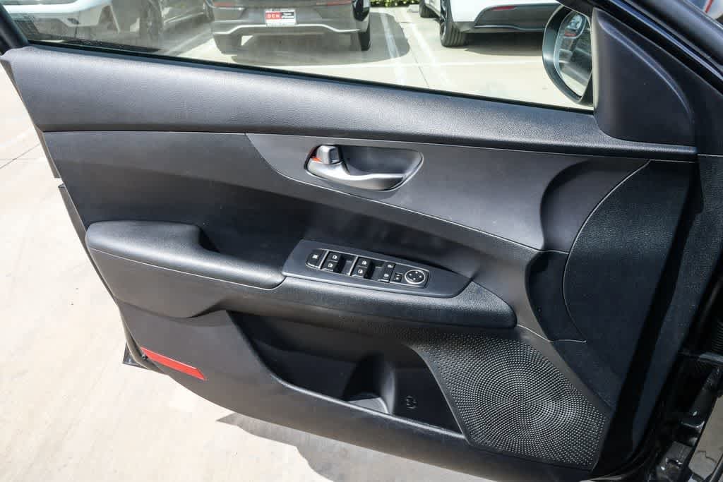 Thumbnail: 2019 Kia Forte - 24