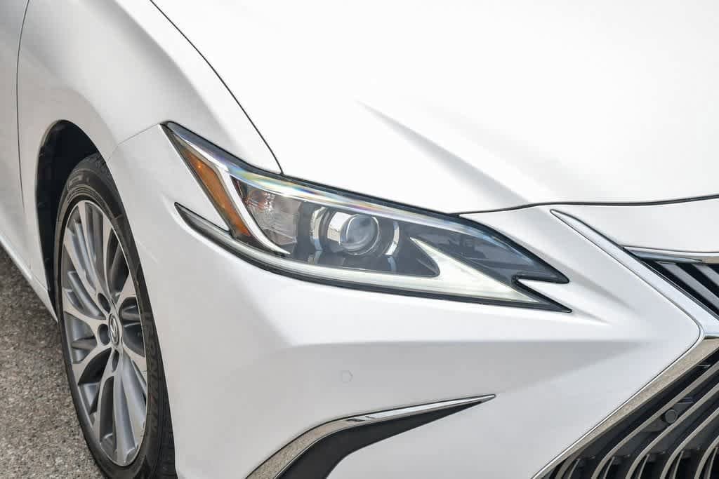 Thumbnail: 2020 Lexus ES - 4