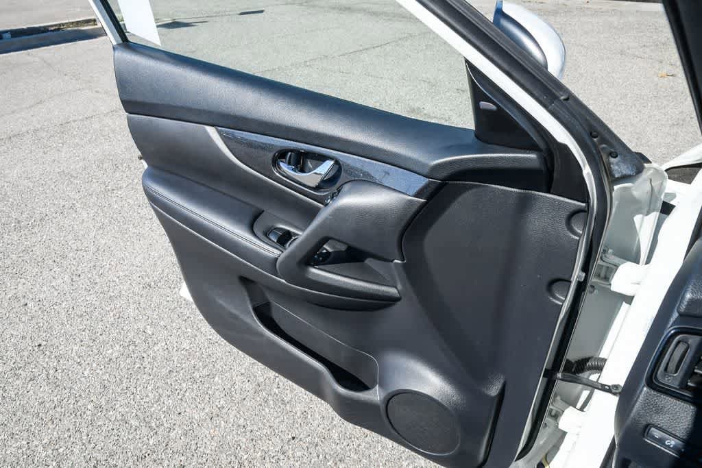 Thumbnail: 2019 Nissan Rogue - 27