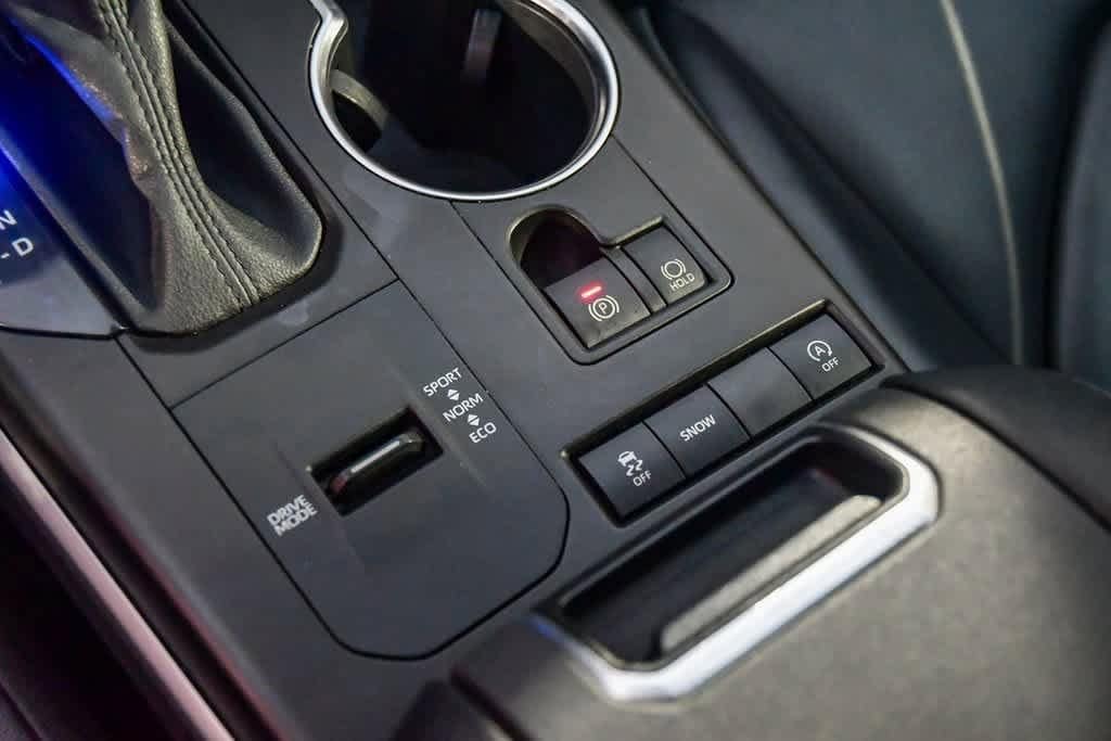 Thumbnail: 2022 Toyota Highlander - 24