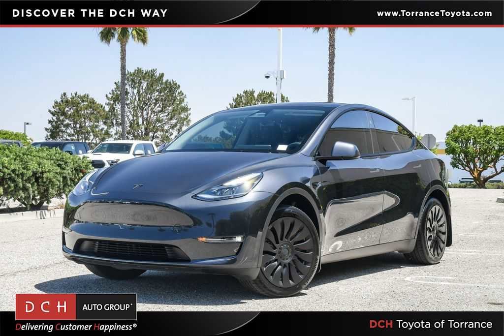 2024 Tesla Model Y Long Range Rear Wheel Drive's photo