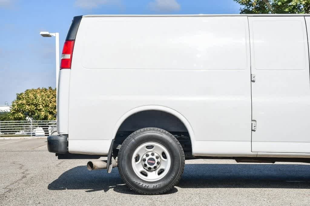 Thumbnail: 2019 GMC Savana - 10