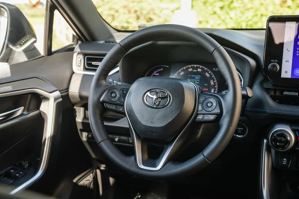 Thumbnail: 2025 Toyota RAV4 - 12
