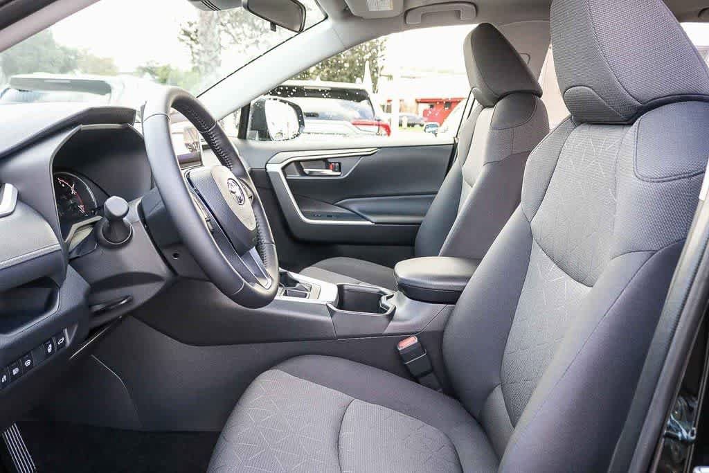 Thumbnail: 2025 Toyota RAV4 - 17