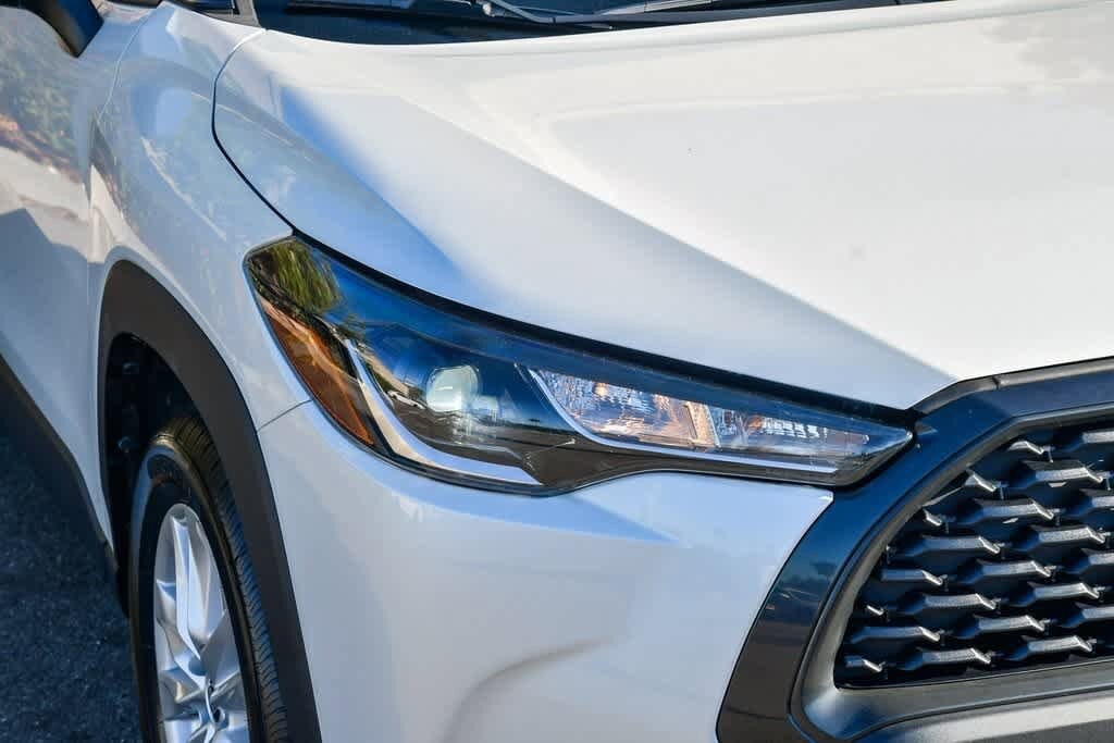 2022 Toyota Corolla Cross LE photo 4