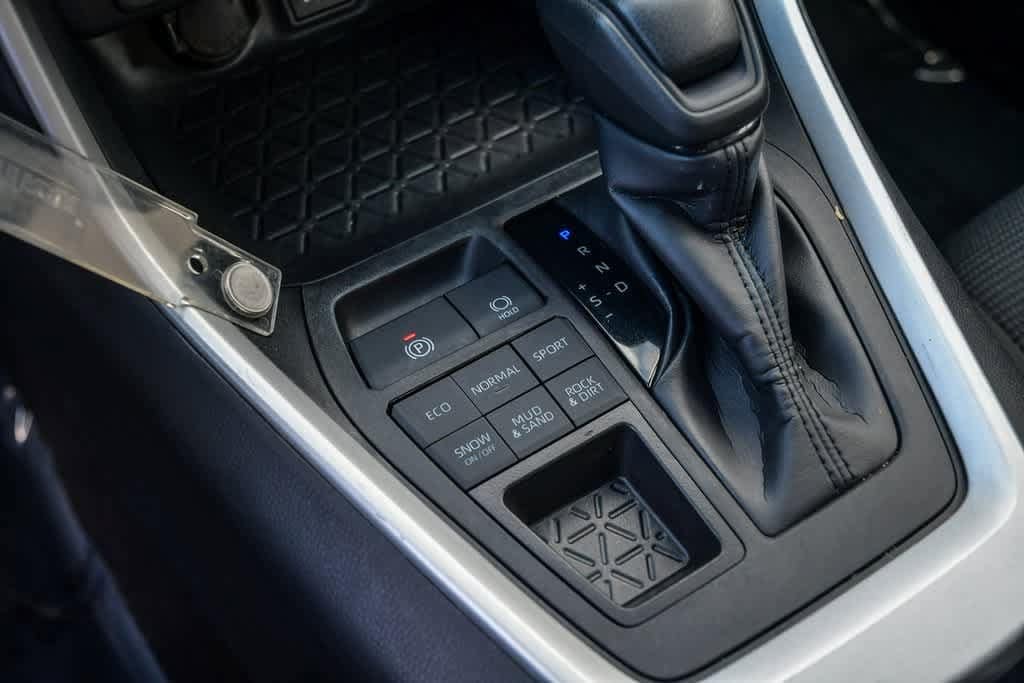 Thumbnail: 2025 Toyota RAV4 - 23