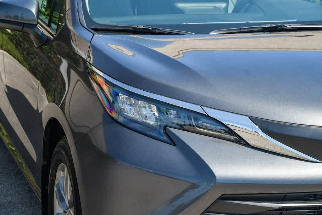 2025 Toyota Sienna LE 4