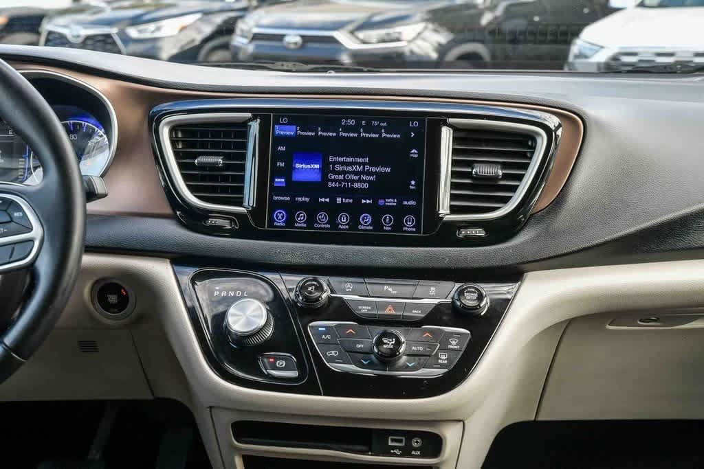 Thumbnail: 2017 Chrysler Pacifica - 13