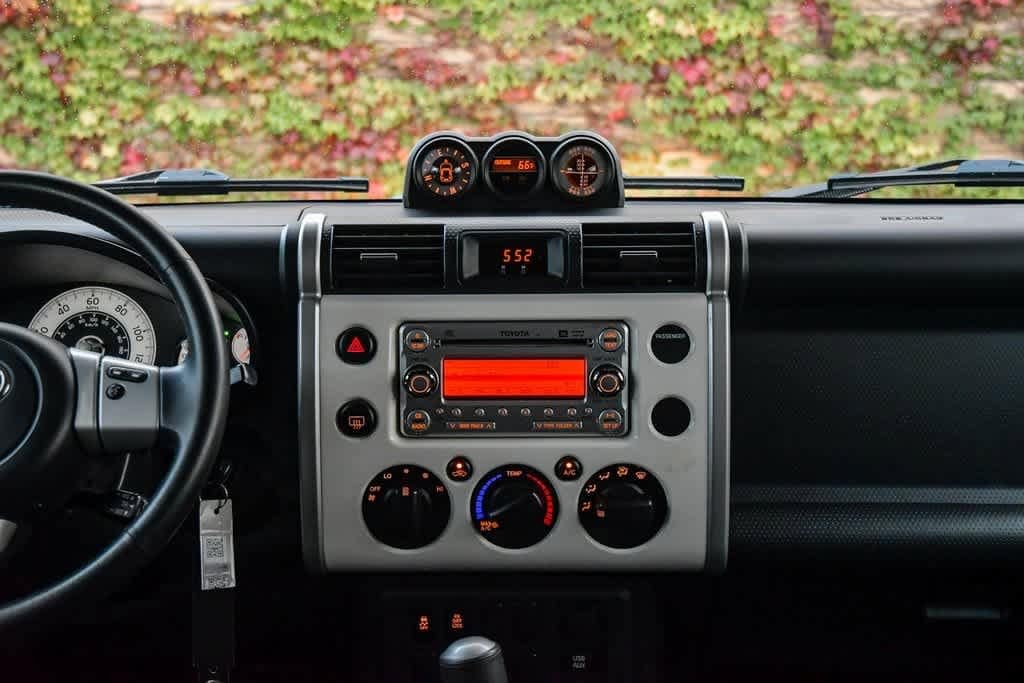 Thumbnail: 2012 Toyota FJ Cruiser - 14