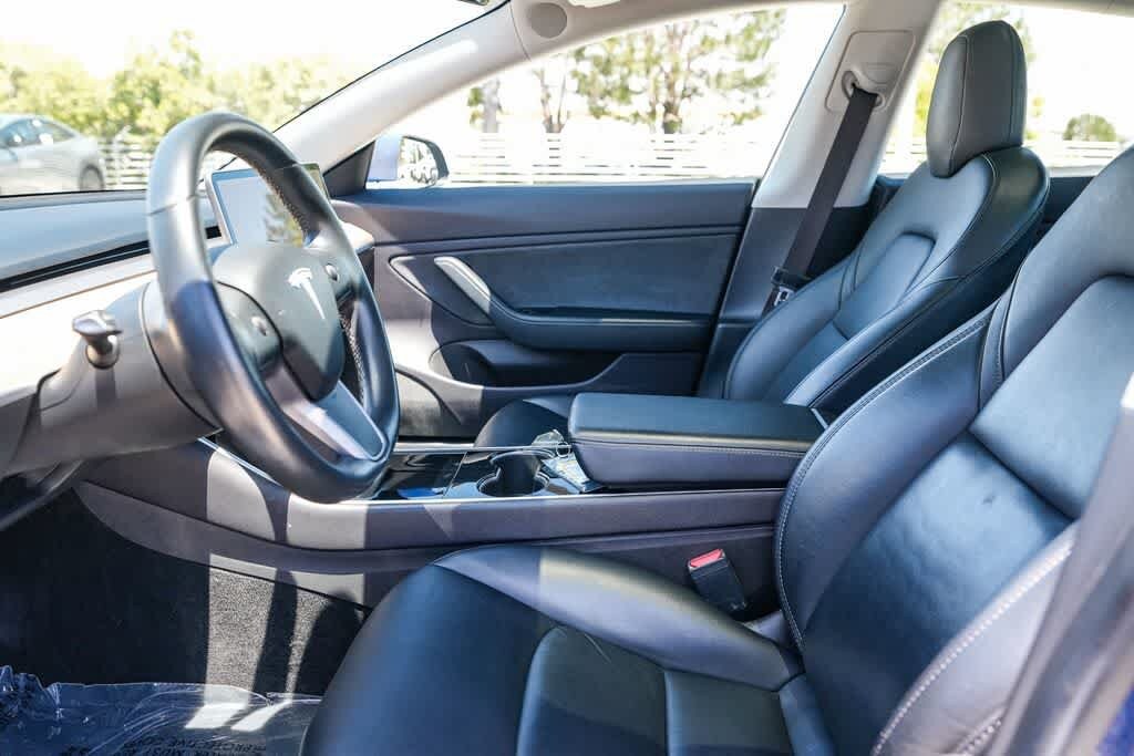 Thumbnail: 2019 Tesla Model 3 - 17