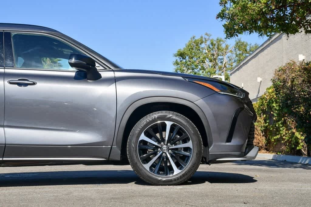 Thumbnail: 2022 Toyota Highlander - 12