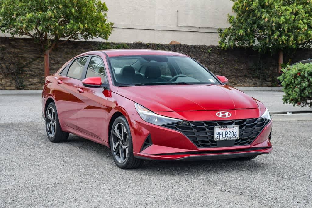 2023 Hyundai Elantra SEL photo 2