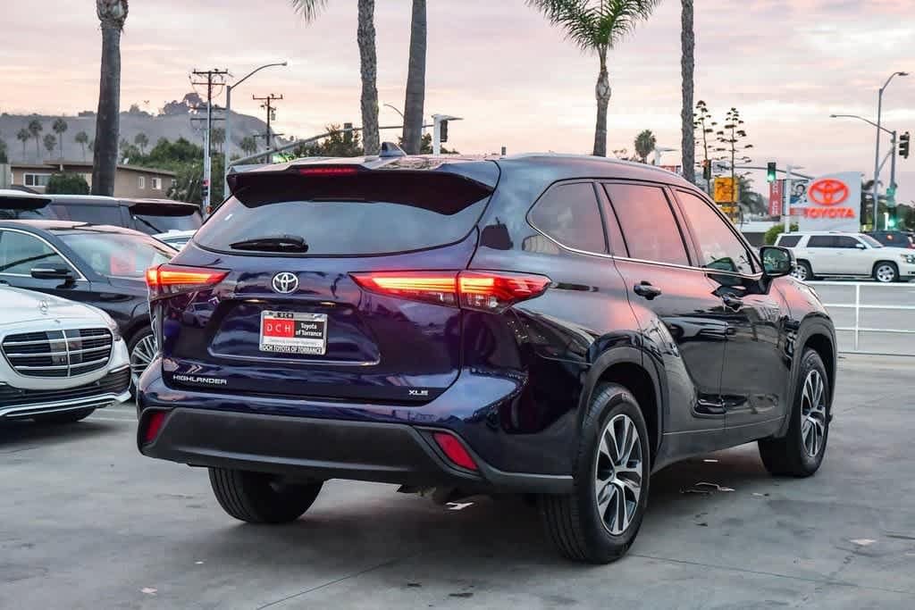 Thumbnail: 2022 Toyota Highlander - 7