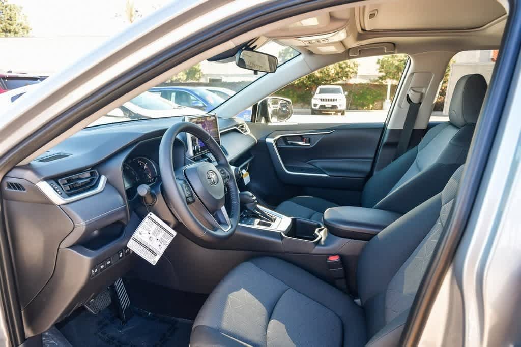 Thumbnail: 2025 Toyota RAV4 - 16