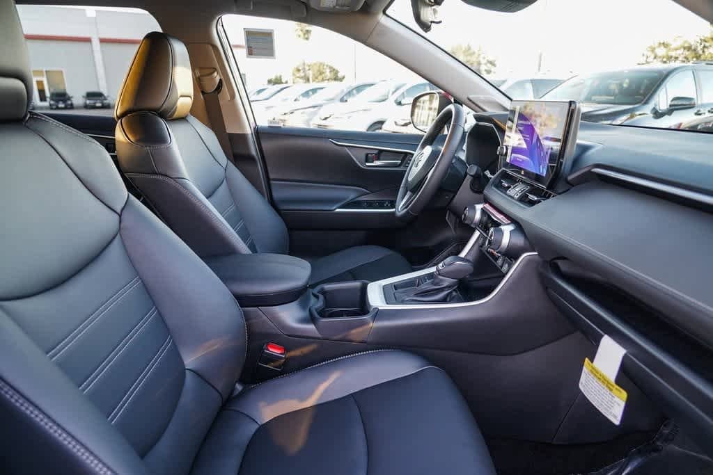 Thumbnail: 2025 Toyota RAV4 - 17