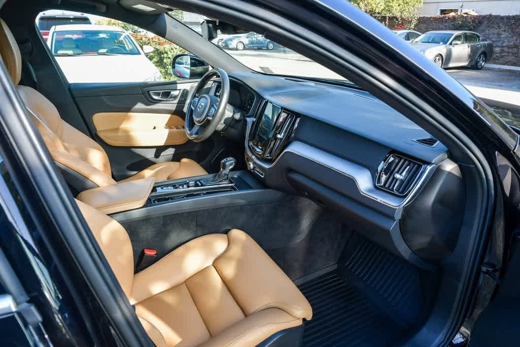 Thumbnail: 2019 Volvo XC60 - 15