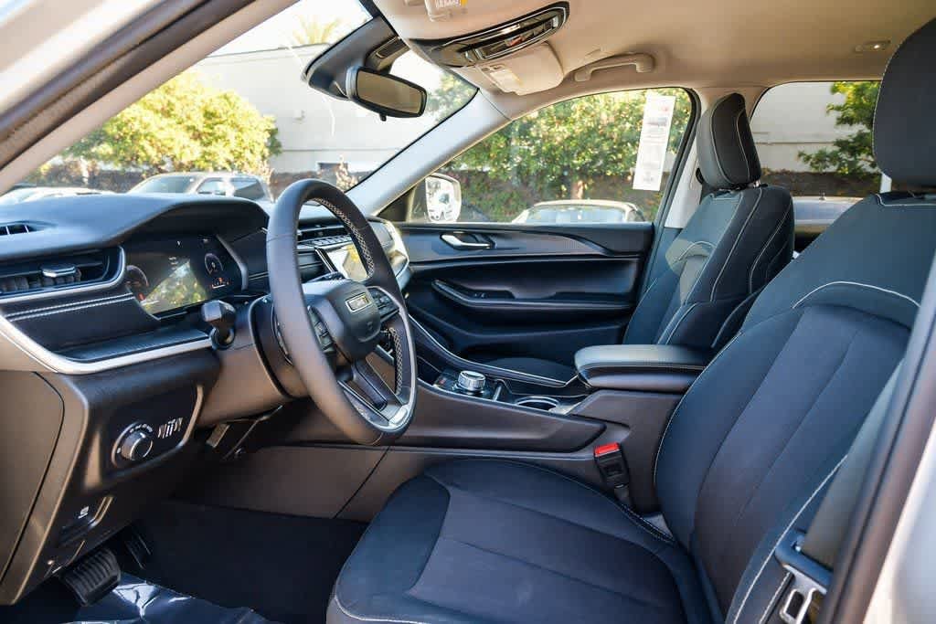 Thumbnail: 2023 Jeep Grand Cherokee L - 16