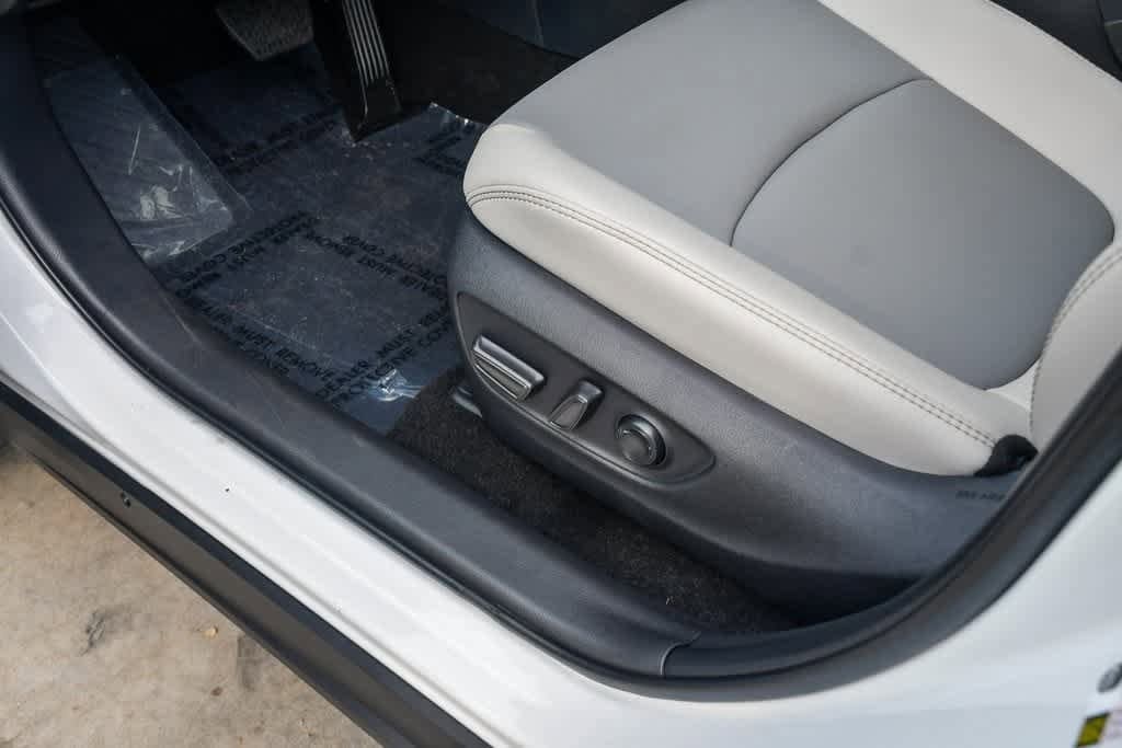 Thumbnail: 2025 Toyota RAV4 - 22