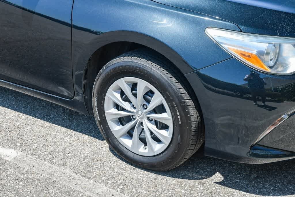 2015 Toyota Camry LE 11