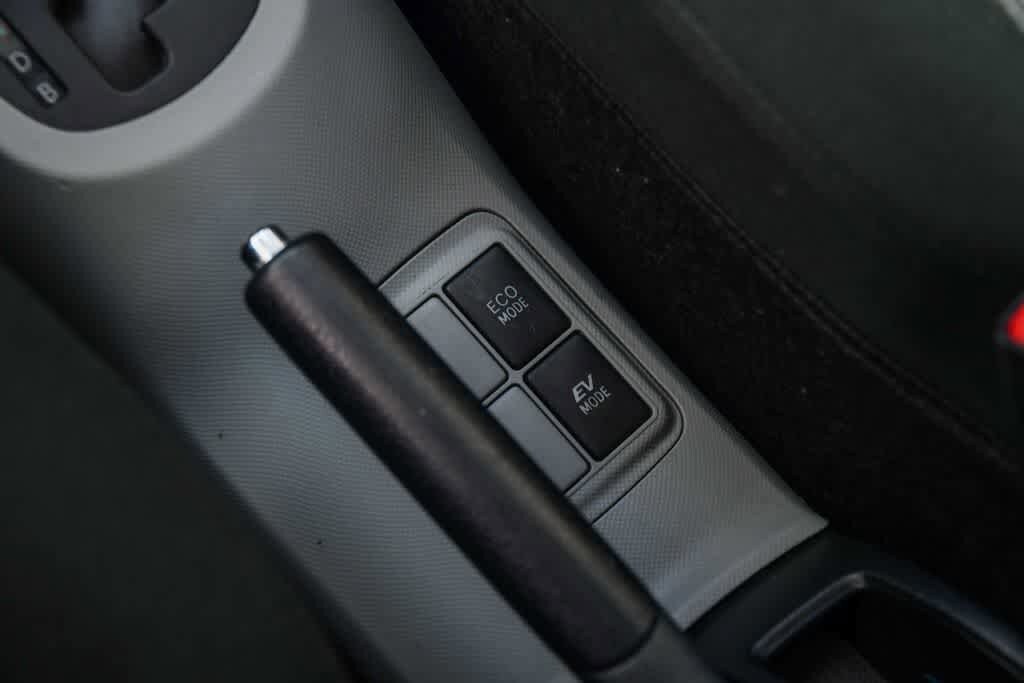 Thumbnail: 2013 Toyota Prius c - 21