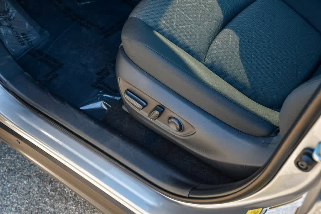 Thumbnail: 2025 Toyota RAV4 - 20