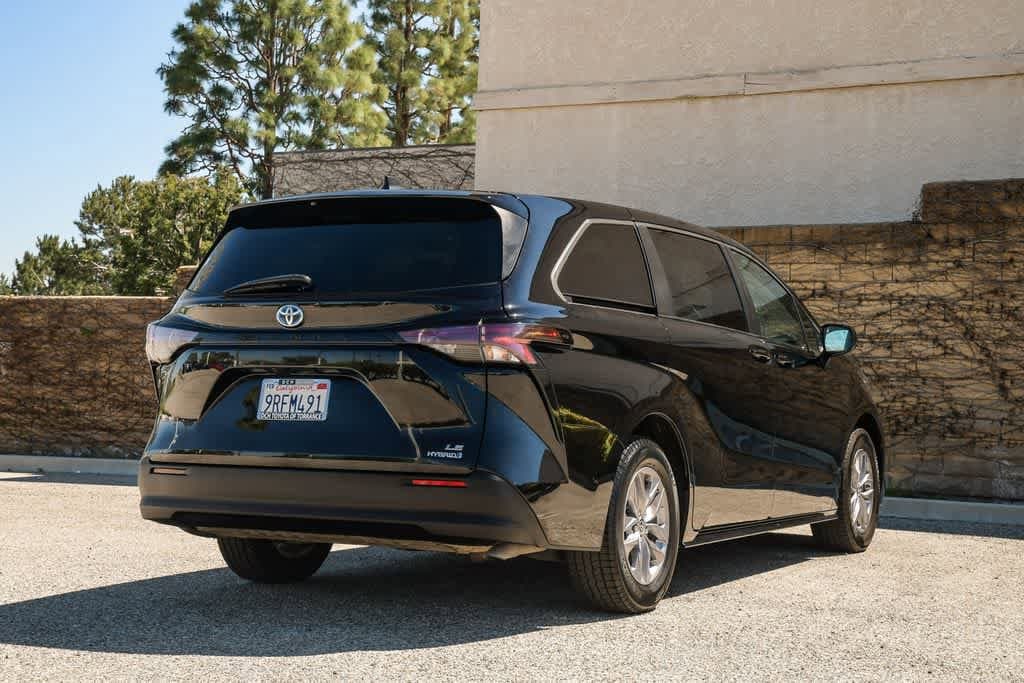 Thumbnail: 2024 Toyota Sienna - 6