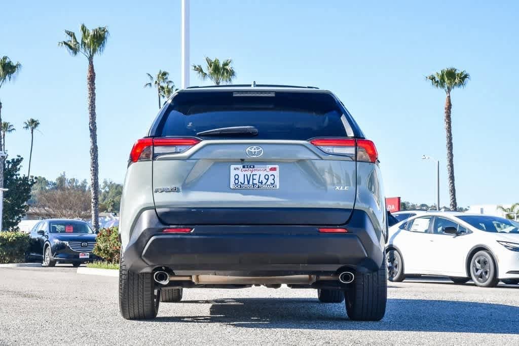 Thumbnail: 2019 Toyota RAV4 - 8