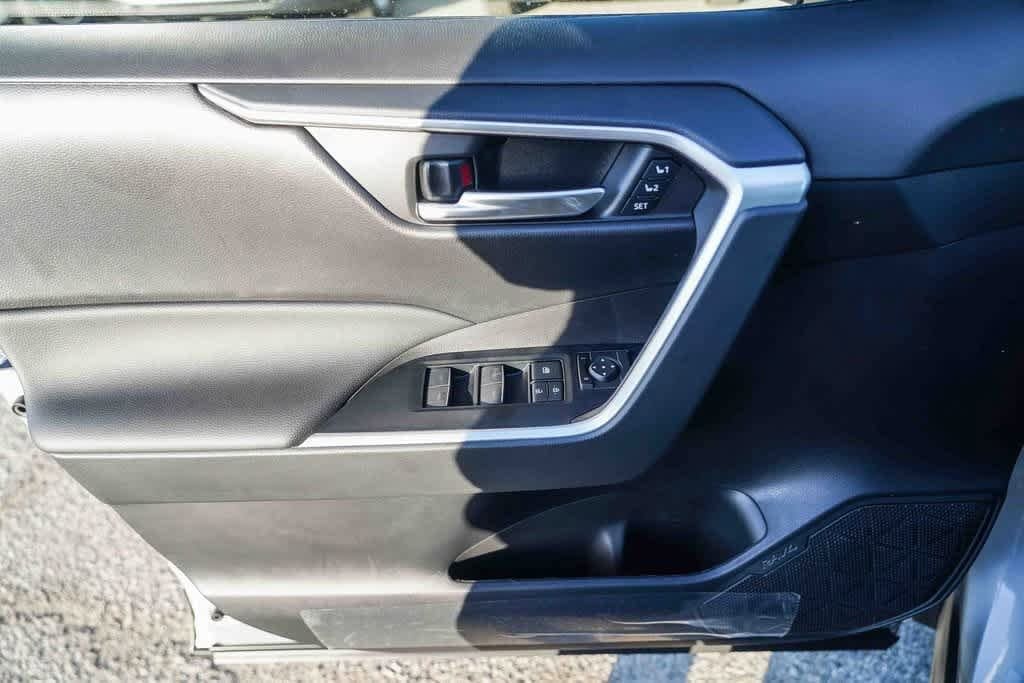 Thumbnail: 2025 Toyota RAV4 - 21