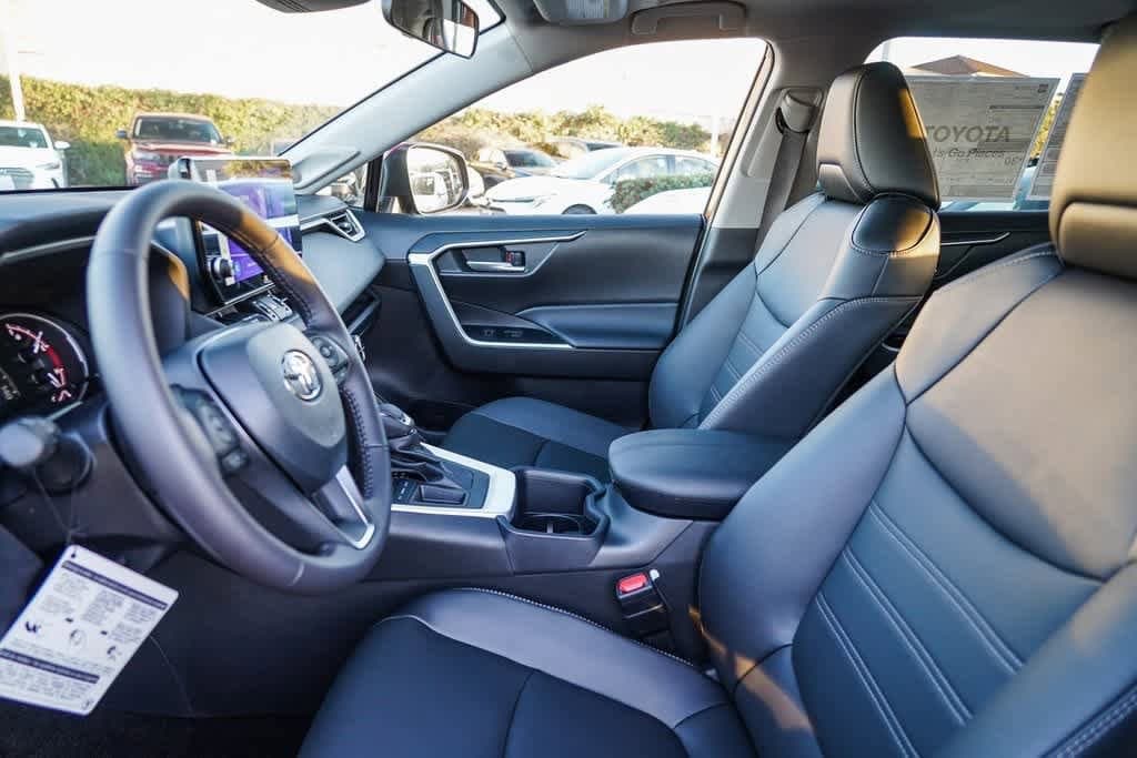 Thumbnail: 2025 Toyota RAV4 - 18