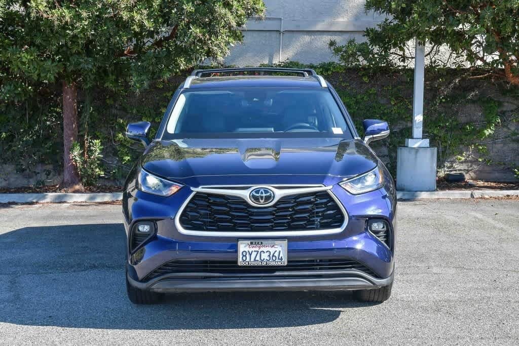 2022 Toyota Highlander XLE photo 2