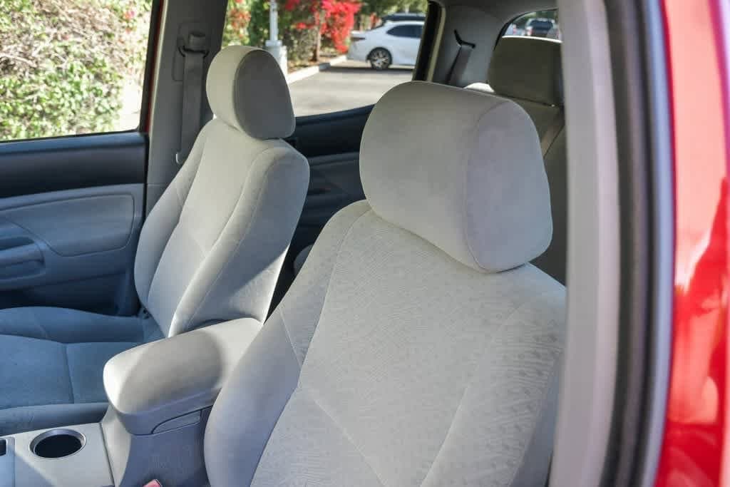 Thumbnail: 2006 Toyota Tacoma - 18
