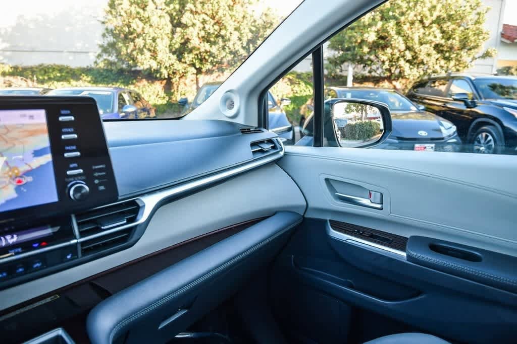 Thumbnail: 2022 Toyota Sienna - 27