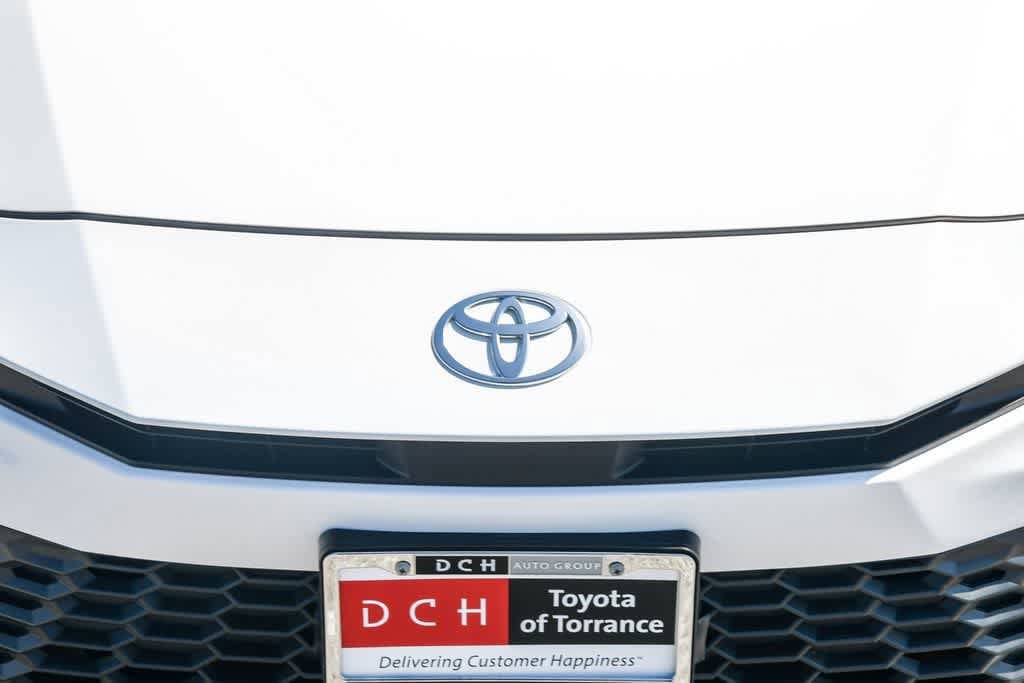 2025 Toyota Camry SE photo 4