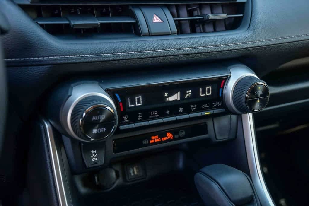 Thumbnail: 2025 Toyota RAV4 - 23