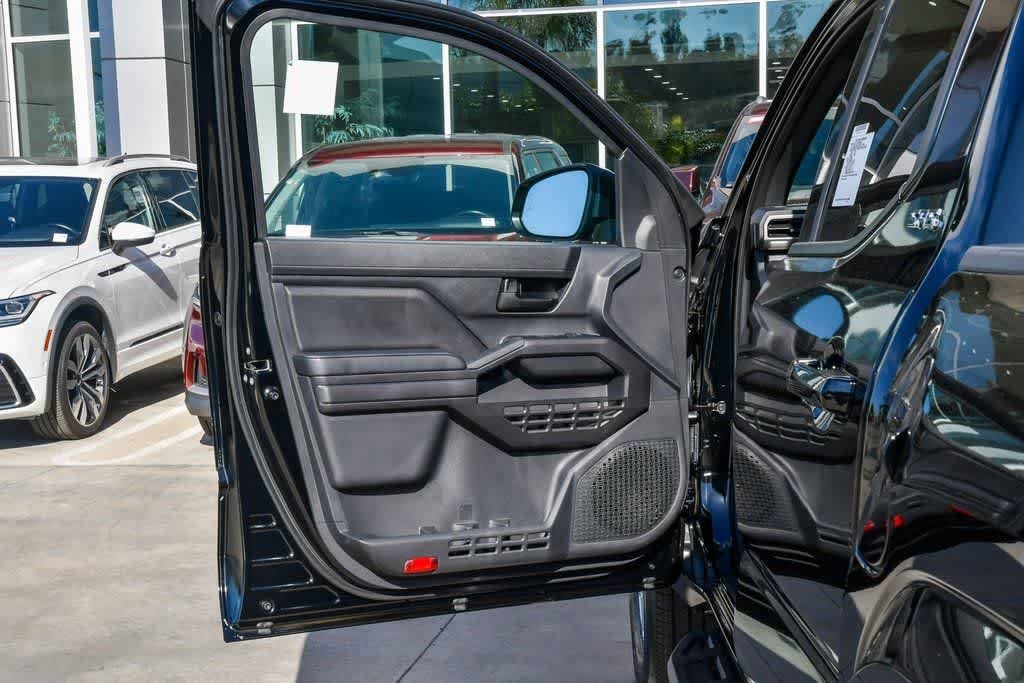 2026 Toyota Tacoma SR5 - Photo 21