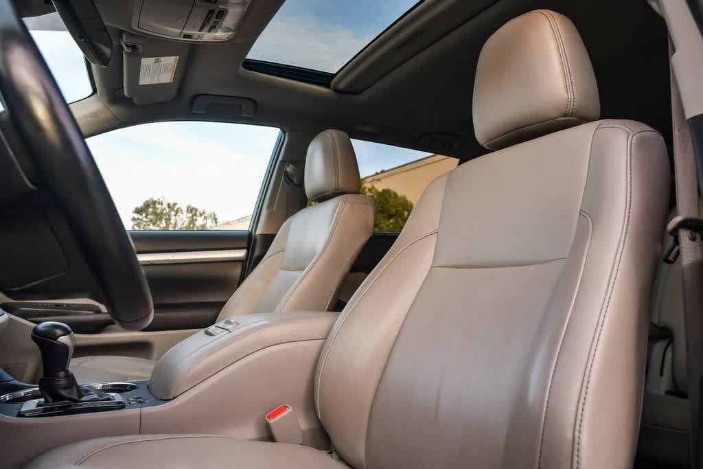 Thumbnail: 2019 Toyota Highlander - 18