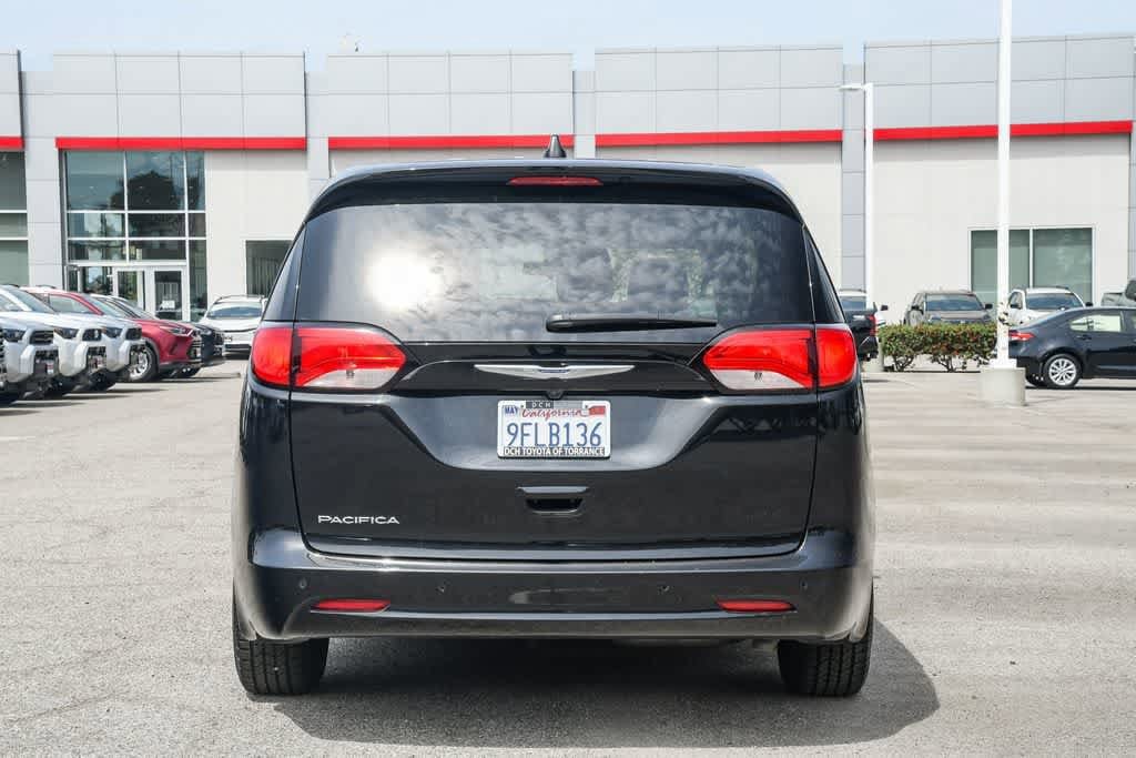 2019 Chrysler Pacifica L photo 3