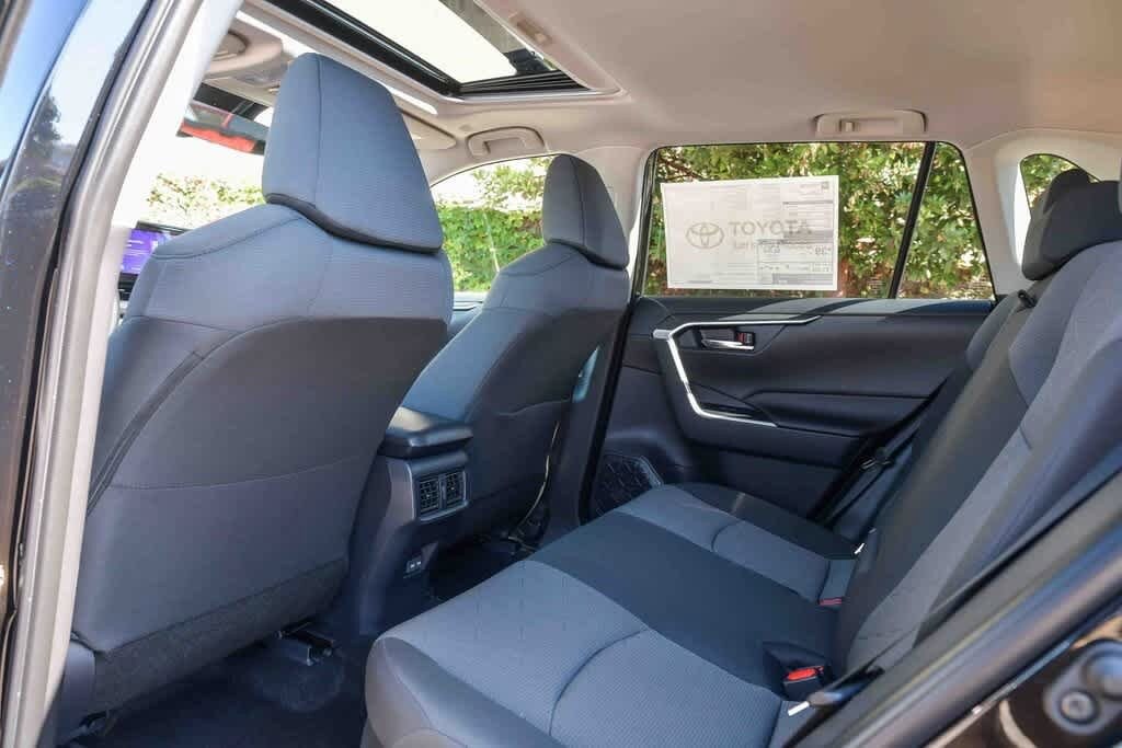 Thumbnail: 2025 Toyota RAV4 - 18