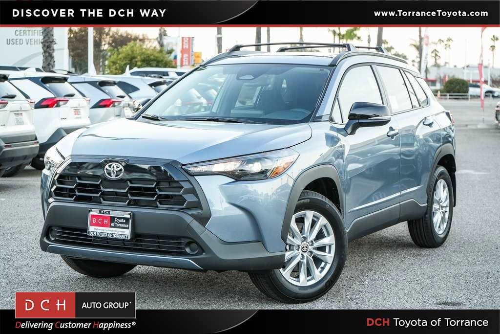 2026 Toyota Corolla Cross LE's photo