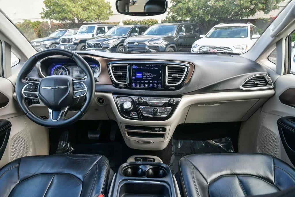 Thumbnail: 2017 Chrysler Pacifica - 14