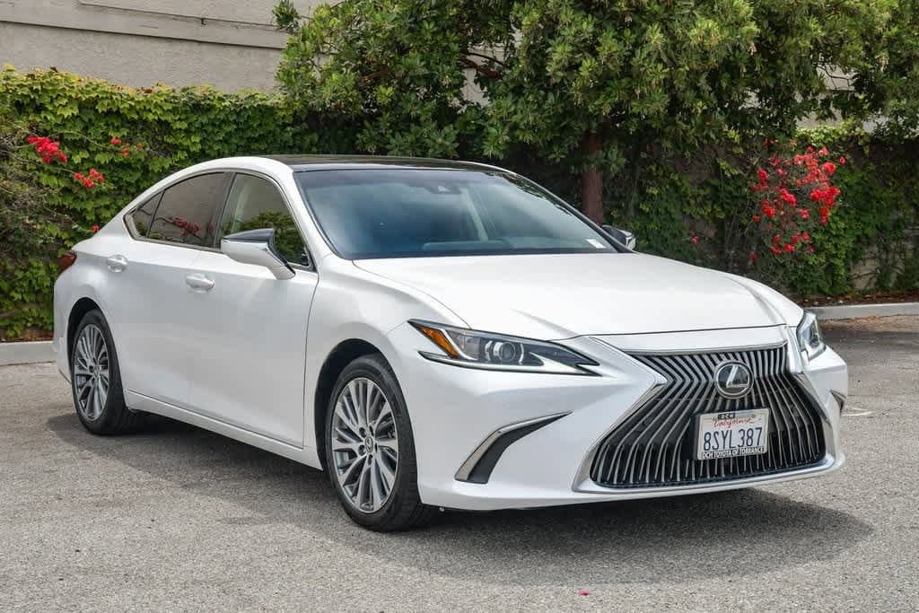 Thumbnail: 2020 Lexus ES - 3