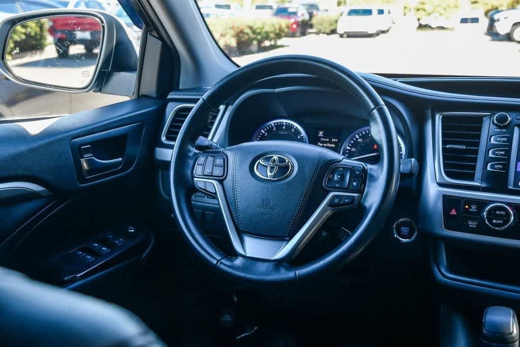 Thumbnail: 2019 Toyota Highlander - 12