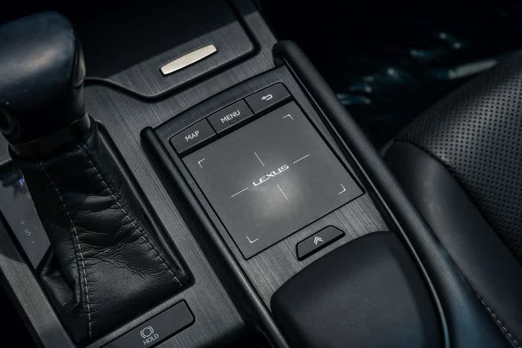 Thumbnail: 2020 Lexus ES - 29