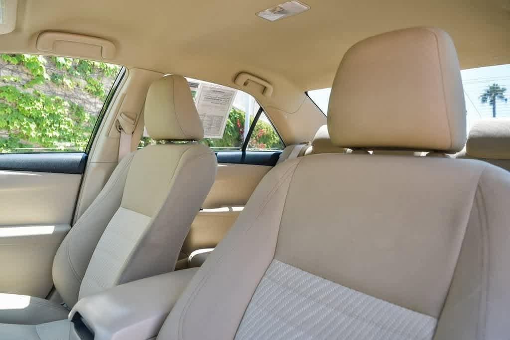 2015 Toyota Camry LE 18