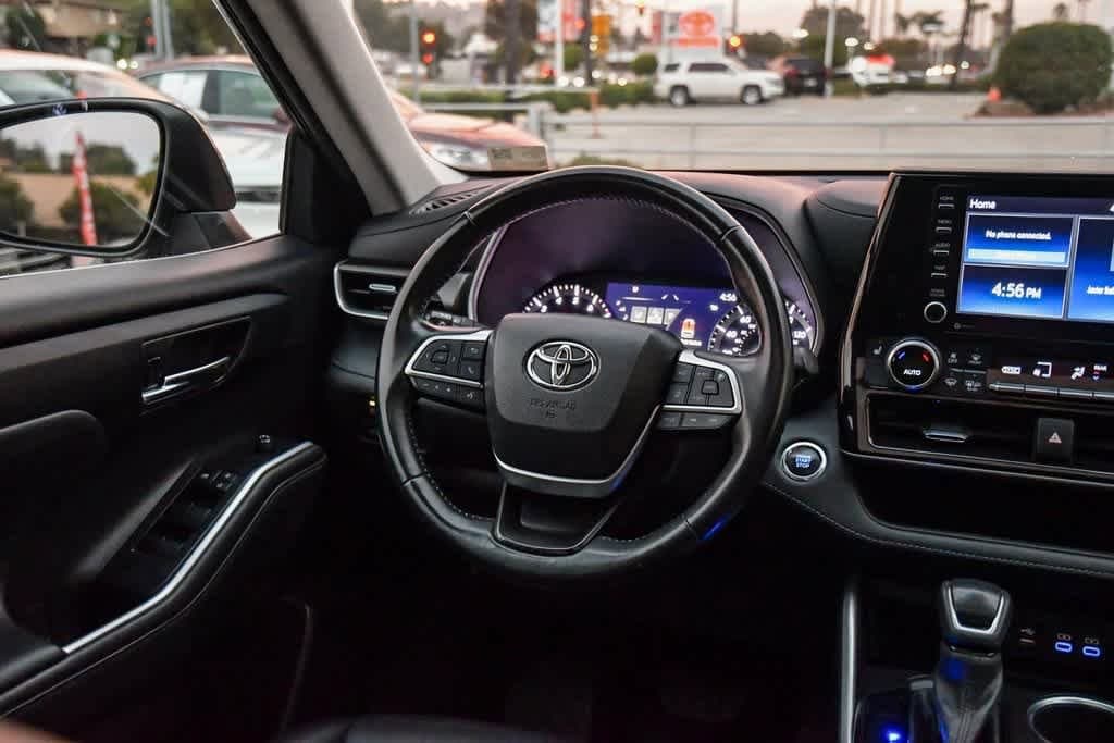 Thumbnail: 2022 Toyota Highlander - 12