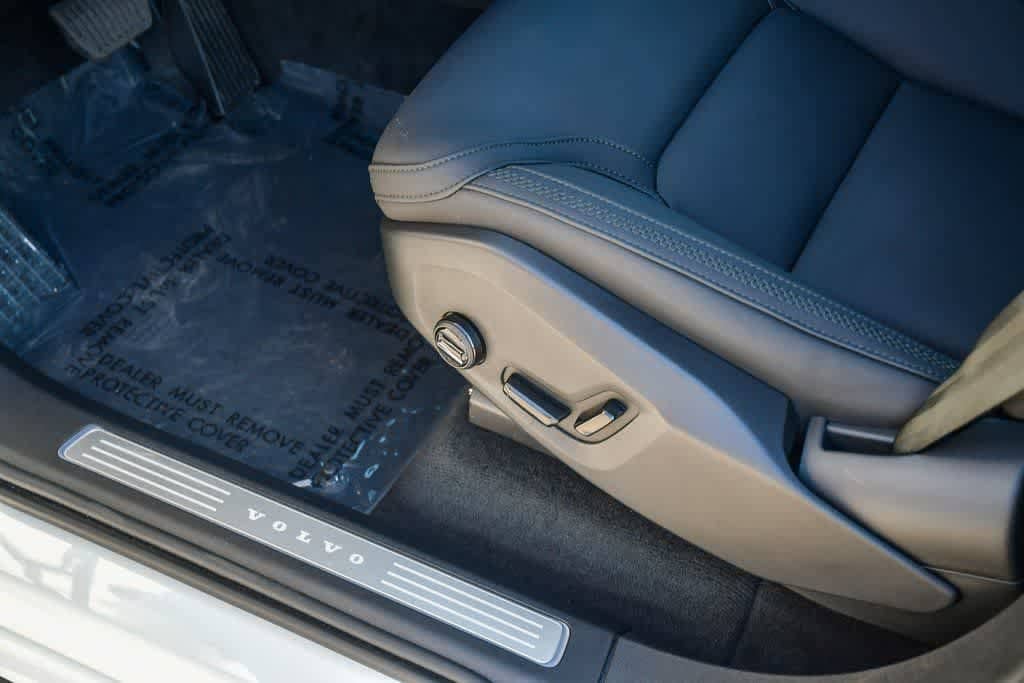 Thumbnail: 2025 Volvo XC90 - 21