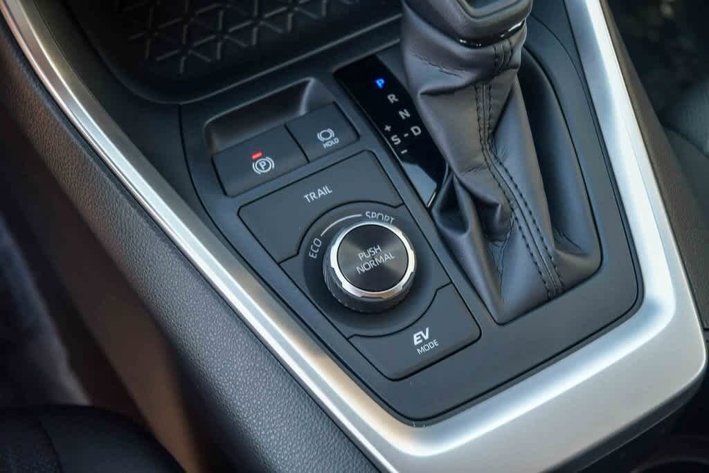 Thumbnail: 2025 Toyota RAV4 - 22